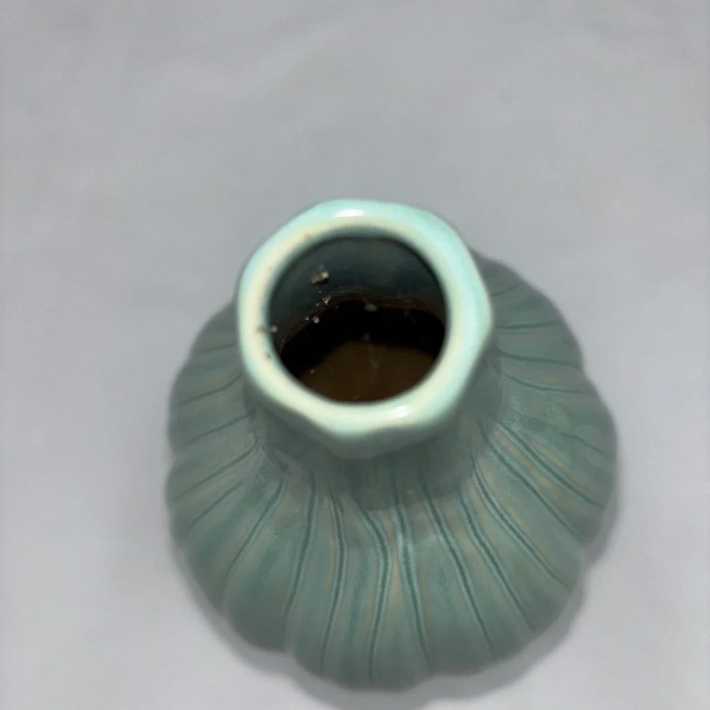 Art Pottery‎ Arts Crafts Tall Onion Bulb Vase Mint GreenW/Legs Collectible Decor